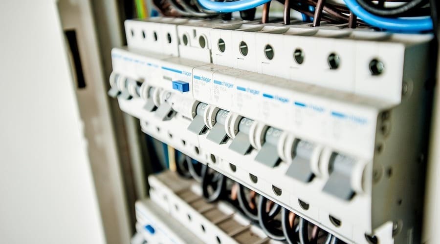 cuanto puedo cargar un generador electrico